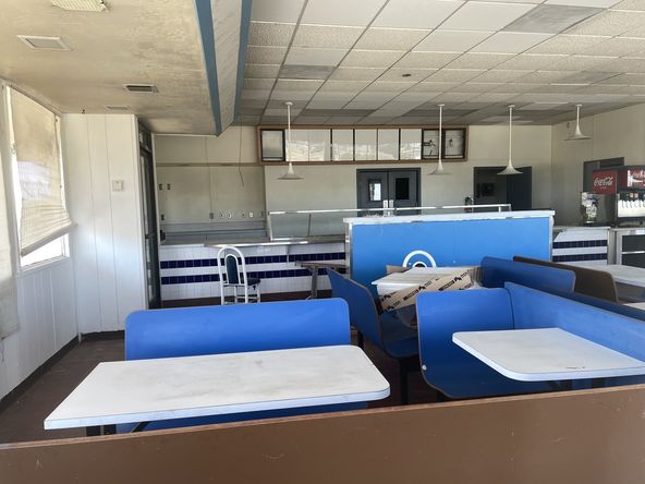 Freestanding Freeway Visible Restaurant + Equipment : 25014 W Dorris Ave, Coalinga, CA 93210